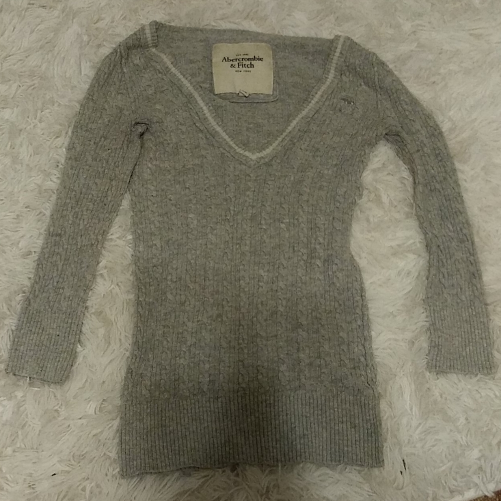 Grey Abercrombie & Fitch 3/4 Sleeve Sweater M